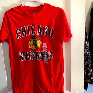 Women’s Blackhawks shirt size medium ,Never worn.